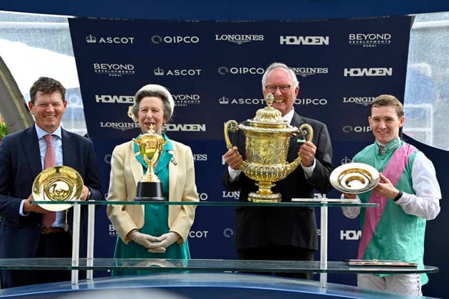 25.07.2026, Ascot, Windsor, GBR - Winners presentation: Kalpana with Colin Keane up wins the King George and Queen Elizabeth Stakes. Ascot racecourse. (Siegerehrung, Kalpana, Keane, Sieg) 260725C979ASCOT.JPG *** July 25, 2026, Ascot, Windsor, GBR Winners presentation: Kalpana, ridden by Colin Keane, wins the King George and Queen Elizabeth Stakes at Ascot Racecourse. Winners presentation, Kalpana, Keane, victory 260725C979ASCOT JPG
