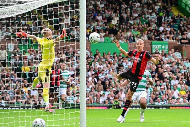 Franceseco Camarda of AC Milan scores his teams second goal of the game during the pre season friendly match between Celtic and AC Milan at Celtic Park, Glasgow, Scotland on Saturday 25th July 2026. Celtic v AC Milan, Pre Season Friendly, Football, Celtic Park, Glasgow, Scotland, UK - 25 Jul 2026Glasgow Celtic Park United Kingdom  Copyright: xAndyxBuchanan Shutterstockx 17004340dj