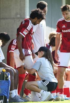 25.07.2026 - Fussball - Saison 2026 2027 - Testspiel Freundschaftsspiel Vorbereitungsspiel: 1. FC Nürnberg Nuernberg FCN ( Club ) - Palermo FC - Sportfoto Zink DaMa - xdaxmax - Rayan Ghrieb (7, 1. FC Nürnberg FCN ) wird wg Schmerzen Verletzung verletzt am Oberschenkel nach Auswechslung behandelt *** July 25, 2026 Soccer Season 2026–2027 Exhibition Match Friendly Match Preseason Match 1. FC Nürnberg Nuremberg FCN Club Palermo FC Sports Photo Zink DaMa xdaxmax Rayan Ghrieb 7, 1 FC Nürnberg (FCN) is being treated for pain due to a thigh injury after being substituted