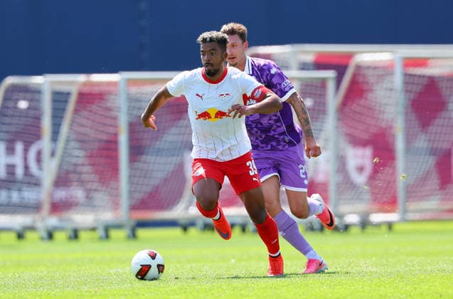 RB Leipzig Ð Ingolstadt Testspiel Leipzig, 25.07.2026, RBL Trainingszentrum, Fussball Testspiel , RB Leipzig vs. FC Ingolstadt 04 , Im Bild v.l.: Benjamin Henrichs (39, RB Leipzig) und Julian Kügel Kluegel ( 29, Ingolstadt) , *** RB Leipzig vs. Ingolstadt Friendly Match, Leipzig, July 25, 2026, RBL Training Center, Soccer Friendly Match, RB Leipzig vs. FC Ingolstadt 04. Pictured, from left: Benjamin Henrichs (39), RB Leipzig, and Julian Kügel Kluegel (29), Ingolstadt, Picture Point