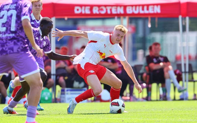 RB Leipzig Ð Ingolstadt Testspiel Leipzig, 25.07.2026, RBL Trainingszentrum, Fussball Testspiel , RB Leipzig vs. FC Ingolstadt 04 , Im Bild v.l.: Conrad Harder (re., 9, RB Leipzig) vor Omotolani Oladosu (43, Ingolstadt) , *** RB Leipzig vs. Ingolstadt Friendly Match, Leipzig, July 25, 2026, RBL Training Center, Soccer Friendly Match, RB Leipzig vs. FC Ingolstadt 04, Pictured from left: Conrad Harder (right), 9, RB Leipzig; Omotolani Oladosu, 43, Ingolstadt, Picture Point