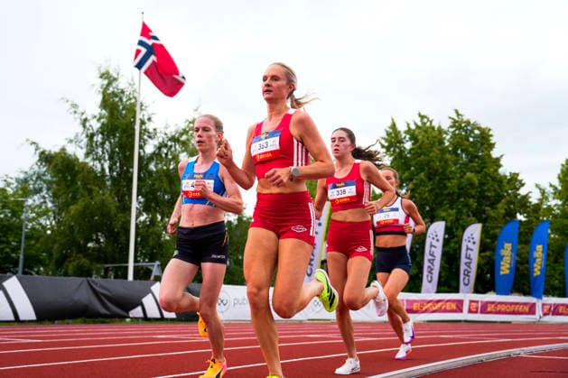 Norgesmesterskapet for friidrett 2026 Trondheim 20260725. Hanne Mjoen Maridal fra Strindheim IL (t.v) og Madelene Wanvik Holum fra SK Vidar i ovelsen 10.000m kvinner under NM i friidrett pa Trondheim Stadion lordag. Foto: Beate Oma Dahle NTB Trondheim Norge EDITORIAL USE ONLY. RESTRICTED USE FOR BETTING COMPANIES Ref:_SPOHZx3BPlwJ6c.jpg *** 2026 Norwegian Track and Field Championships, Trondheim, July 25, 2026: Hanne Mjoen Maridal of Strindheim IL (left) and Madelene Wanvik Holum of SK Vidar in the women’s 10,000-meter race at the Norwegian Track and Field Championships at Trondheim Stadium on Saturday. Photo: Beate Oma Dahle, NTB, Trondheim, Norway. EDITORIAL USE ONLY. RESTRICTED USE FOR BETTING COMPANIES  Copyright: xBeatexOmaxDahlex xNTBx