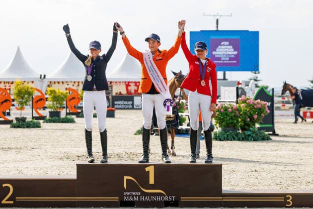 HAGEN a.T.W. - FEI Jumping European Championship, EM, Europameisterschaft Children, Juniors and Young Rider 2026, HAGEN a.T.W. - FEI Jumping European Championship Children, Juniors and Young Rider 2026 MANSUR Pedro (NED), MORGAN-EVANS Tabby (GBR), OSING Mila (GER) Championship ceremony Final Individual Einzelfinale CH-EU-Ch-S - Children Final Individuals over two rounds - SECOND ROUND Hagen a.T.W., Reitanlage Haunhorst 25. July 2026 - *** HAGEN a T W FEI Jumping European Championship for Children, Juniors, and Young Riders 2026, HAGEN a T W FEI Jumping European Championship for Children, Juniors, and Young Riders 2026 MANSUR Pedro NED, MORGAN EVANS Tabby GBR, OSING Mila GER Championship Ceremony: Individual Final CH EU Ch S Children’s Final (Individuals) over two rounds SECOND ROUND Hagen a T W, Haunhorst Equestrian Center, July 25, 2026