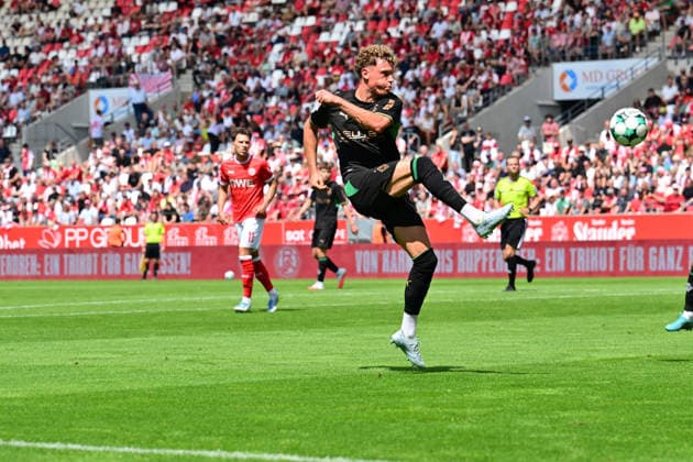 25.07.2026; Essen; Fussball, Herren, Saison 2026 2027, Testspiel Rot-Weiss Essen vs. Borussia Moenchengladbach Robin Hack (Gladbach) DFL regulations prohibit any use of photographs as image sequences and or quasi-video. Stadion an der Hafenstrasse NRW Deutschland *** July 25, 2026 Essen Soccer, Men s, 2026–2027 Season, Friendly Match: Rot-Weiss Essen vs. Borussia Mönchengladbach Robin Hack Gladbach DFL regulations prohibit any use of photographs as image sequences and or quasi-video Stadion an der Hafenstrasse, North Rhine-Westphalia, Germany