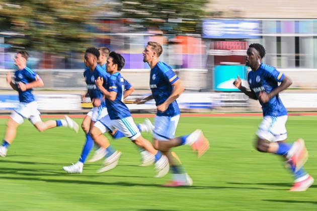 25.07.2026, Fussball, Saison 2026 2027, Vorbereitung, Testspiel: Fagiano Okayama - FC Schalke 04, Sprints nach dem Testspiel, Satoshi Tanaka (FC Schalke 04), Janik Bachmann (FC Schalke 04) xRHR-FOTO YYx *** July 25, 2026, Soccer, 2026–2027 season, preseason, friendly match: Fagiano Okayama vs. FC Schalke 04, sprints after the friendly match, Satoshi Tanaka (FC Schalke 04), Janik Bachmann (FC Schalke 04) xRHR PHOTO YYx Copyright: KROEGER RHR-FOTOx RHR-FOTO YY