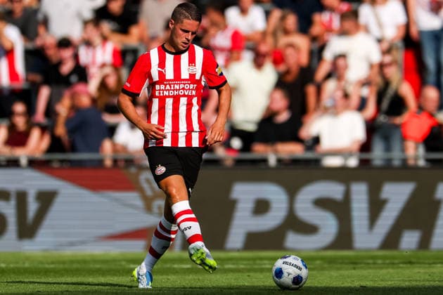 EINDHOVEN, NETHERLANDS - JULY 25: Joey Veerman of PSV passes the ball during the pre-season friendly match between PSV and Villarreal CF at Philips Stadion on July 25, 2026 in Eindhoven, Netherlands.  Copyright: xRenexNijhuis MBxMediax