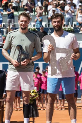 v.l. Zweiter Platz Alexander Bublik (KAZ), Turniersieger Quentin Halys (FRA) Foto:Eibner-Pressefoto Groder Kitzbühel *** From left: Second place—Alexander Bublik (KAZ); tournament winner—Quentin Halys (FRA). Photo by Eibner; press photo by Groder, Kitzbühel  EP_gro