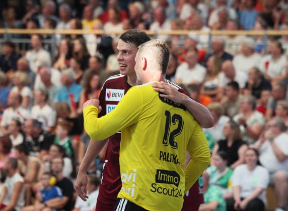 GER HBL Test Saison 2026 2027 HSV Usedom vs FÜCHSE Berlin, 25.07.26, POMMERN-HALLE, Ahlbeck, Fredrik SI;AK (Füchse Berlin 9) und Andreas PALICKA (Füchse Berlin 12) im Gespräch *** GER HBL Preseason 2026–2027: HSV Usedom vs. FÜCHSE Berlin, July 25, 2026, POMMERN HALLE, Ahlbeck; Fredrik SI AK of Füchse Berlin (No. 9) and Andreas PALICKA of Füchse Berlin (No. 12) in conversation