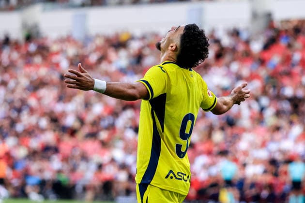 EINDHOVEN, NETHERLANDS - JULY 25: Georges Mikautadze of Villarreal CF celebrates after scoring his team s first goal during the pre-season friendly match between PSV and Villarreal CF at Philips Stadion on July 25, 2026 in Eindhoven, Netherlands.  Copyright: xRenexNijhuis MBxMediax