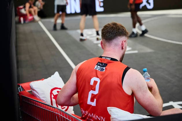 Baskets Bonn vs. Skyliners Frankfurt - DIE FINALS 2026 3x3 Finale Herren am 25.07.2026, Lennart Schultz (Baskets Bonn) auf der Bank Hannover Neues Rathaus Niedersachsen Deutschland *** Baskets Bonn vs. Skyliners Frankfurt: THE FINALS 2026 Men s 3x3 Final on July 25, 2026; Lennart Schultz of Baskets Bonn on the bench at the New City Hall in Hanover, Lower Saxony, Germany
