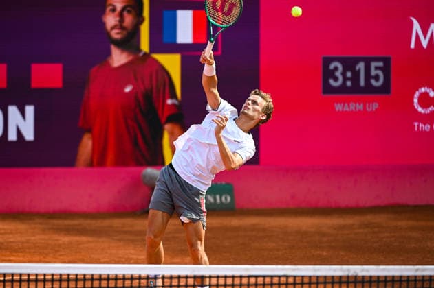 July 25, 2026, Lisbon, Lisbon, Portugal: LUCA VAN ASSCHE in action during the Semi-finals at the Millennium Estoril Open ATP, Tennis Herren tennis tournament at Clube de Tenis do Estoril. Lisbon Portugal - ZUMAr238 20260725_zip_r238_031 Copyright: xRicardoxRochax