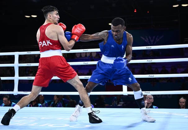 COM26 BOXING, Jone Davule of Fiji strikes Qudrat Ullah of Pakistan during the Men™s 60kg Round of 32 match on Day two of the Glasgow 2026 Commonwealth Games at the SEC Centre in Glasgow, Scotland, Saturday, July 25, 2026. ( NO ARCHIVING, EDITORIAL USE ONLY Glasgow United Kingdom  Copyright: xJOELxCARRETTx 20260726126008783278
