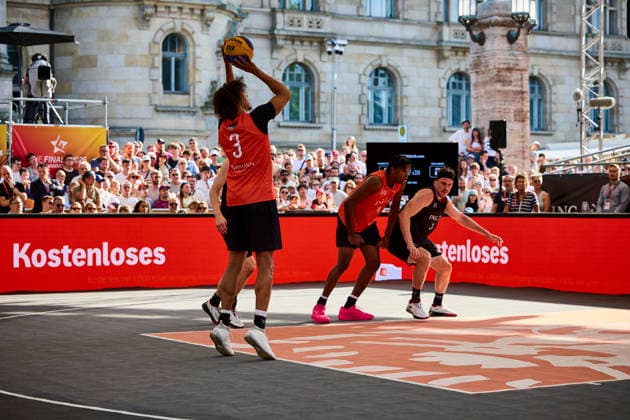 Baskets Bonn vs. Skyliners Frankfurt - DIE FINALS 2026 3x3 Finale Herren am 25.07.2026, Siri Linus Beikame (Baskets Bonn) im Wurf Hannover Neues Rathaus Niedersachsen Deutschland *** Baskets Bonn vs. Skyliners Frankfurt THE FINALS 2026 Men s 3x3 Final on July 25, 2026, Siri Linus Beikame, Baskets Bonn, taking a shot at the New City Hall in Hanover, Lower Saxony, Germany
