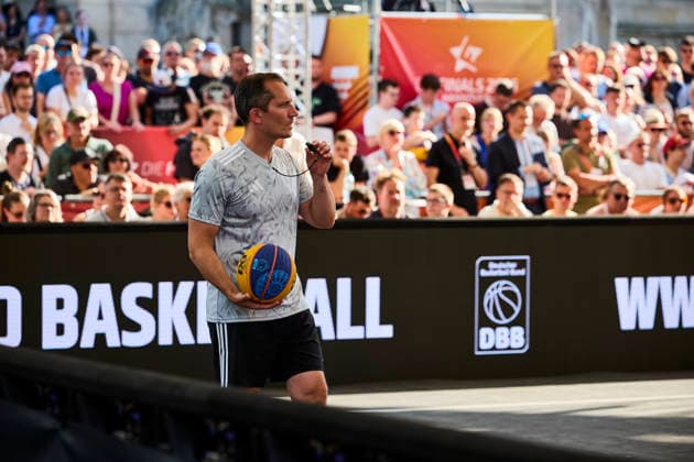 Baskets Bonn vs. Skyliners Frankfurt - DIE FINALS 2026 3x3 Finale Herren am 25.07.2026, Schiedsrichter mit Basketball Hannover Neues Rathaus Niedersachsen Deutschland *** Baskets Bonn vs. Skyliners Frankfurt THE FINALS 2026 Men s 3x3 Final on July 25, 2026, referees from Basketball Hannover, New City Hall, Lower Saxony, Germany