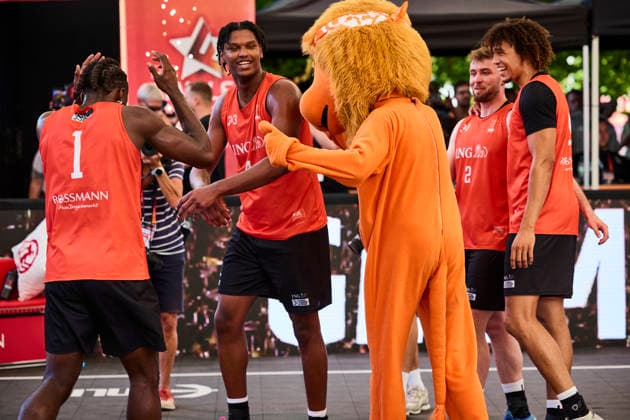 Baskets Bonn vs. Skyliners Frankfurt - DIE FINALS 2026 3x3 Finale Herren am 25.07.2026, Das Team Baskets Bonn jubelt und siegt im Finale gegen die Skyliners Frankfurt Hannover Neues Rathaus Niedersachsen Deutschland *** Baskets Bonn vs. Skyliners Frankfurt: THE FINALS 2026 Men s 3x3 Final on July 25, 2026. The Baskets Bonn team celebrates its victory in the final against the Skyliners Frankfurt. Hanover, New City Hall, Lower Saxony, Germany