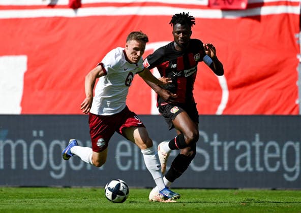 25.07.2026, xpsx, Fussball Testspiel, Kickers Offenbach - Bayer 04 Leverkusen v.l. Maximilian Schmid (Offenbacher Kickers), Edmond Tapsoba (Bayer 04 Leverkusen) (DFL DFB REGULATIONS PROHIBIT ANY USE OF PHOTOGRAPHS as IMAGE SEQUENCES and or QUASI-VIDEO) emspor Offenbach *** July 25, 2026, xpsx, Soccer Friendly Match, Kickers Offenbach vs. Bayer 04 Leverkusen, Maximilian Schmid, Offenbacher Kickers, Edmond Tapsoba, Bayer 04 Leverkusen. DFL and DFB regulations prohibit any use of photographs as image sequences and or quasi-video. emspor Offenbach