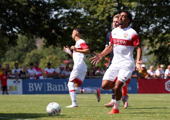 25.07.2026, Deutschland, Hollenbach, Fußball Bundesliga, Saison 2026 2027, Testspiel, Freundschaftsspiel, JAKO-Testspiel, FSV Hollenbach vs. VfB Stuttgart, Tiago Tomas (VfB) *** July 25, 2026, Germany, Hollenbach, Bundesliga, 2026–2027 season, exhibition match, friendly match, JAKO exhibition match, FSV Hollenbach vs. VfB Stuttgart, Tiago Tomas (VfB)