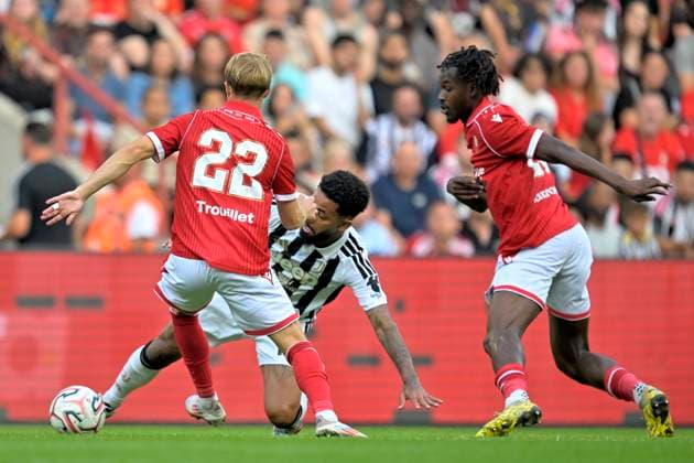 Standard de Liege v Juventus - Jupiler Pro League Friendly LIEGE, BELGIUM - JULY 25 : Luiz Douglas of Juventus battles for the ball with Calut Alexandro defender of Standard de Liege during the Jupiler Pro League friendly match between Standard de Liege and Juventus on July 25, 2026 in Liege, Belgium, 25 07 2026 Liege Belgium  Copyright: xSesx