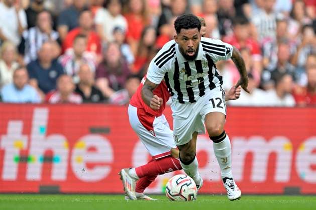 Standard de Liege v Juventus - Jupiler Pro League Friendly LIEGE, BELGIUM - JULY 25 : Luiz Douglas of Juventus battles for the ball with Calut Alexandro defender of Standard de Liege during the Jupiler Pro League friendly match between Standard de Liege and Juventus on July 25, 2026 in Liege, Belgium, 25 07 2026 Liege Belgium  Copyright: xSesx