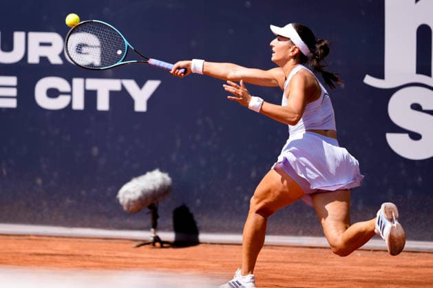 MSC Hamburg Ladies Open - Day 6 Elina Avanesyan of Armenia plays against fourth seed Anna Bondar of Hungary during their semi-final match at the 2026 MSC Hamburg Ladies Open women s tennis tournament at Am Rothenbaum in Hamburg, Germany. Hamburg Hamburg Germany  Copyright: xOwenxHammondx originalFilename:hammond-2026msch260725_npceE.jpg