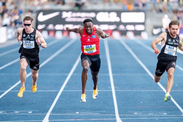Wattenscheid, 25.07.2026, Leichathletik, Deutsche Meisterschaften, Männer, 100m Owen Ansah (GER, Hamburger SV) beim Zieleinlauf Bochum-Wattenscheid Lohrheidestadion NRW Germany *** Wattenscheid, July 25, 2026, Track and Field, German Championships, Men s 100m: Owen Ansah (GER), Hamburger SV, crossing the finish line at the Lohrheidestadion in Bochum-Wattenscheid, North Rhine-Westphalia, Germany