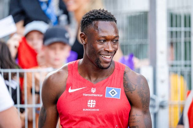 Wattenscheid, 25.07.2026, Leichathletik, Deutsche Meisterschaften, Männer, 100m Owen Ansah (GER, Hamburger SV) nachdem Gewinn der deutschen Meisterschaft Bochum-Wattenscheid Lohrheidestadion NRW Germany *** Wattenscheid, July 25, 2026, Track and Field, German Championships, Men, 100m: Owen Ansah (GER), Hamburger SV, after winning the German championship at Lohrheidestadion in Bochum-Wattenscheid, North Rhine-Westphalia, Germany