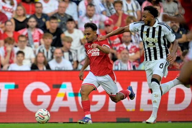 Standard de Liege v Juventus - Jupiler Pro League Friendly LIEGE, BELGIUM - JULY 25 : Abid Adnane midfielder of Standard de Liege battles for the ball with Kelly Lloyd of Juventus during the Jupiler Pro League friendly match between Standard de Liege and Juventus on July 25, 2026 in Liege, Belgium, 25 07 2026 Liege Belgium  Copyright: xSesx