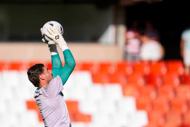 July 25, 2026, Granada, Granada, Spain: Diego Conde of Real Betis warms up during the Ciudad de Granada Trophy football match played between Granada CF and Real Betis at Nuevo Los Carmenes stadium on July 25, 2026, in Granada, Spain. Granada Spain - ZUMAa181 20260725_zaa_a181_012 Copyright: xJoaquinxCorcherox