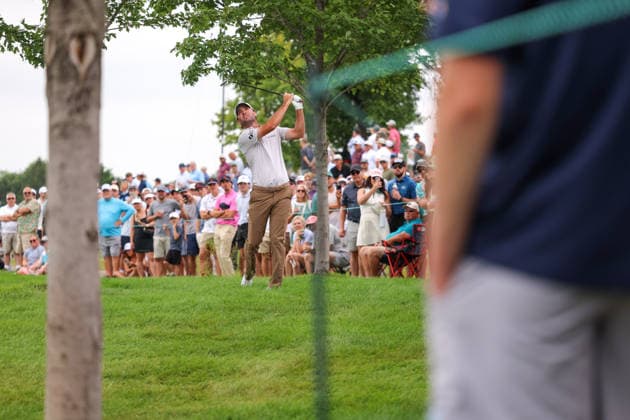 Austin Eckroat of the United States hits a shot from the rough on the ninth hole during the third round of the 2026 3M Open at TPC Twin Cities on July 25, 2026 in Blaine, Minnesota. CSM Golf 2026: PGA, Golf Herren 3M Open: Round 3  - ZUMAc04_ 20260725_zma_c04_032 Copyright: xStevenxGarciax
