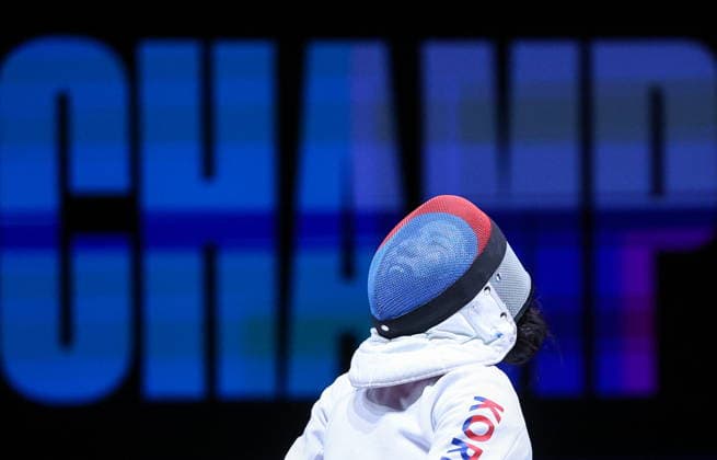 CHINA, HONG KONG - JULY 25, 2026: South Korea s Song Se-ra competes in the ladies individual epee event at the 2026 Kerry Fencing World Championships 2026 Fencing World Championships In Hong Kong  - ZUMAt113 20260725_zaa_t113_464 Copyright: xMikhailxSinitsynx