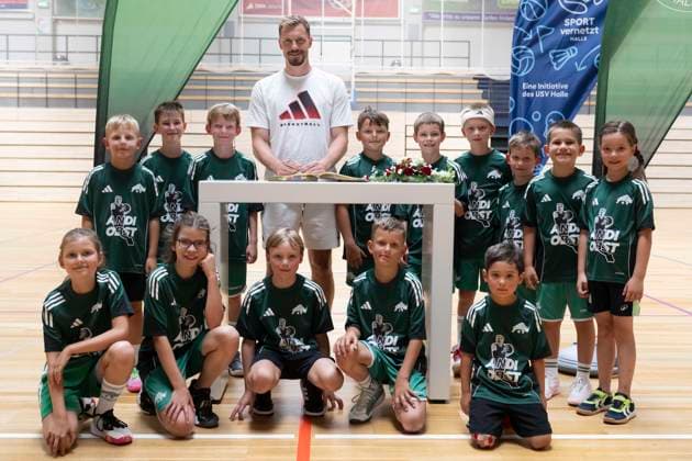 USV Halle Rhinos U10 Training mit Andreas Obst Halle, Deutschland 25.Juli 2026: Im Bild:mitte Andreas Obst imt dem Nachwuchs U10 des USV Halle Rhinos Basketball Halle Saale SWH.arena Sachsen-Anhalt Deutschland *** USV Halle Rhinos U10 Practice with Andreas Obst Halle, Germany, July 25, 2026 Pictured in the center is Andreas Obst with the USV Halle Rhinos U10 youth team at the Basketball Halle Saale SWH Arena in Saxony-Anhalt, Germany