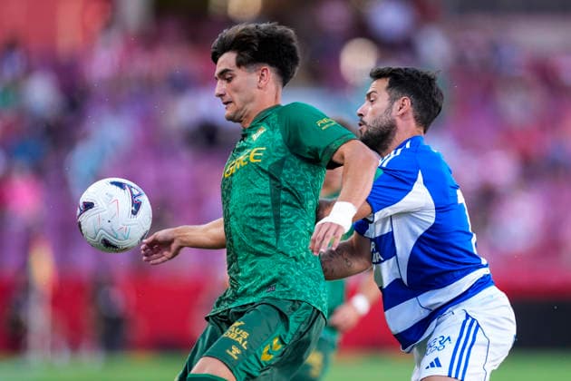 July 25, 2026, Granada, Granada, Spain: Jose Antonio Morante of Real Betis and Jose Manuel Arnaiz of Granada CF compete for the ball during the Ciudad de Granada Trophy football match played between Granada CF and Real Betis at Nuevo Los Carmenes stadium on July 25, 2026, in Granada, Spain. Granada Spain - ZUMAa181 20260725_zaa_a181_024 Copyright: xJoaquinxCorcherox