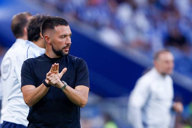 July 25, 2026, Porto, Porto, Portugal: Francesco Farioli head coach of FC Porto is seen reacting to the game during the Pre-Season Friendly match between FC Porto and Aston Villa at EstoÂ¡dio do DragoÂ£o on July 25, 2026 in Porto, Portugal. FC Porto V Aston Villa - Pre-Season Friendly  - ZUMAl192 20260725_zsp_l192_031 Copyright: xMiguelxLemosx