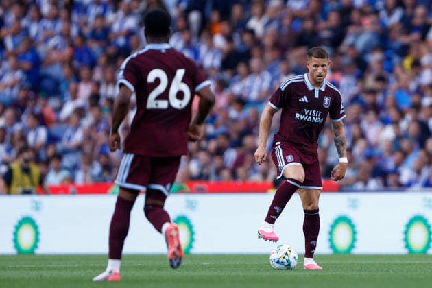 July 25, 2026, Porto, Porto, Portugal: Ross Barkley of Aston Villa is seen on action during the Pre-Season Friendly match between FC Porto and Aston Villa at EstoÂ¡dio do DragoÂ£o on July 25, 2026 in Porto, Portugal. FC Porto V Aston Villa - Pre-Season Friendly  - ZUMAl192 20260725_zsp_l192_032 Copyright: xMiguelxLemosx