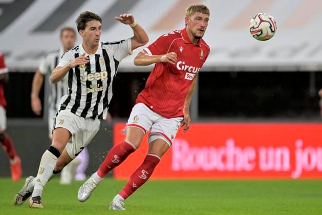 Standard de Liege v Juventus - Jupiler Pro League Friendly LIEGE, BELGIUM - JULY 25 : Dierckx Daan defender of Standard de Liege battles for the ball with Miretti Fabio of Juventus during the Jupiler Pro League friendly match between Standard de Liege and Juventus on July 25, 2026 in Liege, Belgium, 25 07 2026 Liege Belgium  Copyright: xSesx