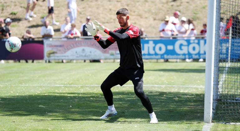25.07.26 FSV Hollenbach - VfB Stuttgart Deutschland, Hollenbach, 25.07.2026, Fussball, Bundesliga, Saison 2026 2027, Testspiel, FSV Hollenbach - VfB Stuttgart: Fabian Bredlow (VfB Stuttgart). *** July 25, 2026 FSV Hollenbach vs. VfB Stuttgart Germany, Hollenbach, July 25, 2026, Soccer, Bundesliga, 2026–2027 Season, Friendly Match, FSV Hollenbach vs. VfB Stuttgart Fabian Bredlow VfB Stuttgart