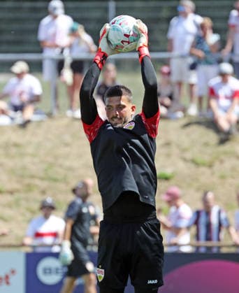 25.07.26 FSV Hollenbach - VfB Stuttgart Deutschland, Hollenbach, 25.07.2026, Fussball, Bundesliga, Saison 2026 2027, Testspiel, FSV Hollenbach - VfB Stuttgart: Fabian Bredlow (VfB Stuttgart). *** July 25, 2026 FSV Hollenbach vs. VfB Stuttgart Germany, Hollenbach, July 25, 2026, Soccer, Bundesliga, 2026–2027 Season, Friendly Match, FSV Hollenbach vs. VfB Stuttgart Fabian Bredlow VfB Stuttgart