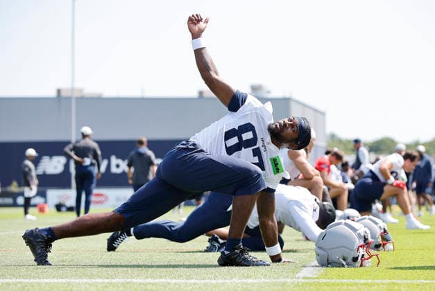 July 25, 2026; Foxborough, MA, USA; New England Patriots wide receiver Romeo Doubs (87) warms up during Patriots training camp at Gillette Stadium. CSM Foxborough United States - ZUMAc04_ 20260725_zma_c04_105 Copyright: xAnthonyxNesmithx
