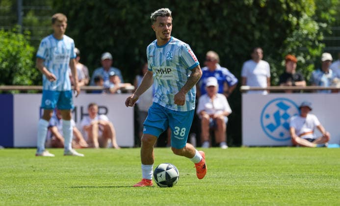 2026.07.25, Deutschland, Stuttgart, Fußball SV Stuttgarter Kickers vs. SSV Jahn Regensburg, Christian Mauersberger (Kickers) *** July 25, 2026, Germany, Stuttgart, Soccer: SV Stuttgarter Kickers vs. SSV Jahn Regensburg, Christian Mauersberger (Kickers)