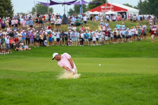 July 25, 2026, Blaine, Minnesota, United States: SCOTTIE SCHEFFLER drives the ball out of the sand at hole seven. This is the third day of the at TPC Twin Cities in Blaine Minnesota. 2026 PGA, Golf Herren 3M Open - Day 3  - ZUMAt166 20260725_zsp_t166_025 Copyright: xMichaelxTurnerx