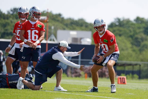 July 25, 2026; Foxborough, MA, USA; New England Patriots quarterback Drake Maye (10) participates in drills during Patriots training camp at Gillette Stadium. CSM Foxborough United States - ZUMAc04_ 20260725_zma_c04_140 Copyright: xAnthonyxNesmithx