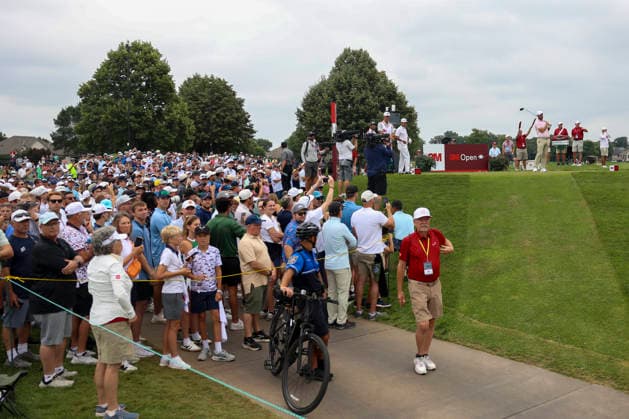 July 25, 2026, Blaine, Minnesota, United States: Fans look on following a drive by SCOTTIE SCHEFFLER. This is the third day of the at TPC Twin Cities in Blaine Minnesota. Blaine United States - ZUMAt166 20260725_zsp_t166_064 Copyright: xMichaelxTurnerx