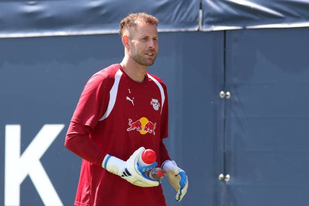 Testspiel: RB Leipzig - FC Ingolstadt 04, 25.07.26 Torwart Peter Gulacsi (1, RB Leipzig). Fußball, Saison-Vorbereitung 2026 2027, Testspiel: RB Leipzig (1. Bundesliga) vs. FC Ingolstadt 04 (3. Liga) am 25.07.26 im RB-Trainingszentrum am Cottaweg. *** Friendly Match: RB Leipzig vs. FC Ingolstadt 04, July 25, 2026; Goalkeeper Peter Gulacsi 1; RB Leipzig Soccer; 2026–2027 Preseason; Friendly Match: RB Leipzig (1. Bundesliga) vs. FC Ingolstadt 04 (3. Liga) on July 25, 2026, at the RB Training Center on Cottaweg Copyright: xBEAUTIFULxSPORTS JanxKaeferx