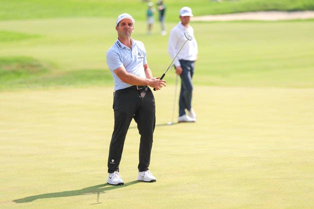 Denny McCarthy of the United States reacts to his putt missing the cup on the 18th green during the third round of the 2026 3M Open at TPC Twin Cities on July 25, 2026 in Blaine, Minnesota. CSM Golf 2026: PGA, Golf Herren 3M Open: Round 3  - ZUMAc04_ 20260725_zma_c04_210 Copyright: xStevenxGarciax