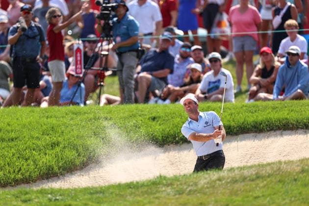 Denny McCarthy of the United States plays a bunker shot on the 18th hole during the third round of the 2026 3M Open at TPC Twin Cities on July 25, 2026 in Blaine, Minnesota. CSM Golf 2026: PGA, Golf Herren 3M Open: Round 3  - ZUMAc04_ 20260725_zma_c04_212 Copyright: xStevenxGarciax