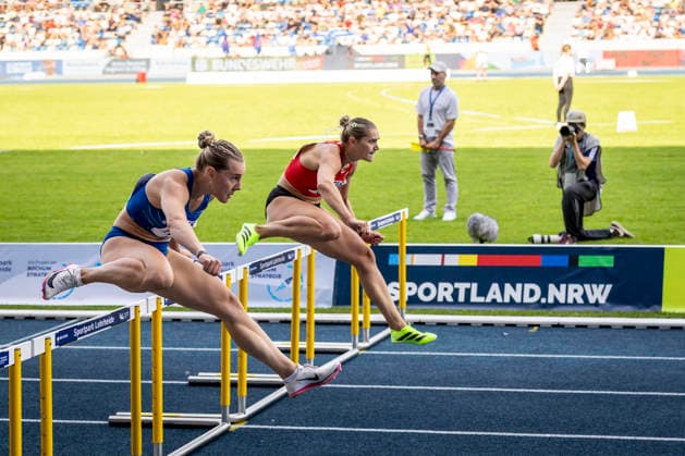 Deutsche Leichtathletik-Meisterschaften; Bochum-Wattenscheid, 25.07.2026 Lia Flotow (1. LAV Rostock) und Franziska Schuster (TSV Bayer 04 Leverkusen) über 100m Hürden; Deutsche Leichtathletik-Meisterschaften am 25.07.2026 im Lorheide-Stadion, Bochum-Wattenscheid (Nordrhein-Westfalen). *** German Track and Field Championships, Bochum-Wattenscheid, July 25, 2026: Lia Flotow (LAV Rostock) and Franziska Schuster (TSV Bayer 04 Leverkusen) in the 100-meter hurdles at the German Track and Field Championships on July 25, 2026, at Lorheide Stadium, Bochum-Wattenscheid, North Rhine-Westphalia Copyright: xBEAUTIFULxSPORTS LeahxKohringx
