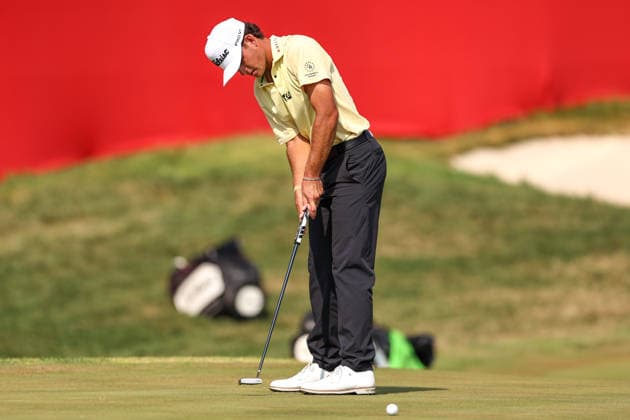 Jackson Koivun of the United States putts for eagle and the lead on the 18th green during the third round of the 2026 3M Open at TPC Twin Cities on July 25, 2026 in Blaine, Minnesota. CSM Blaine USA - ZUMAc04_ 20260725_zma_c04_234 Copyright: xStevenxGarciax