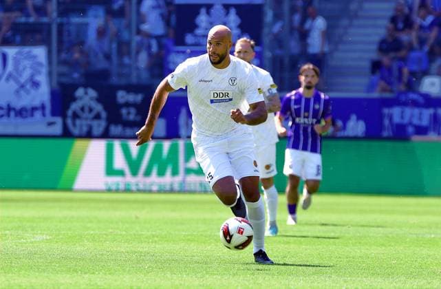 John Anthony Brooks (Altglienicke) Fußball Regionalliga Nordost 2026 27 FC Erzgebirge Aue - VSG Altglienicke 3:3 am 25.7.2026 Erzgebirge Aue - VSG Altglienicke *** John Anthony Brooks Altglienicke Soccer Northeast Regional League 2026–27 FC Erzgebirge Aue vs. VSG Altglienicke 3–3 on July 25, 2026 Erzgebirge Aue vs. VSG Altglienicke