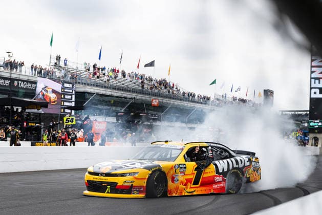 July 25, 2026, Speedway, Indianapolis, USA: CARSON KVAPIL, driver of the No. 1 Chevrolet for JR Motorsports, does a burnout on the frontstretch after winning the Pennzoil 250 race at the Indianapolis Motor Speedway. Speedway USA - ZUMAw173 20260725_zsp_w173_009 Copyright: xLukexWelshx