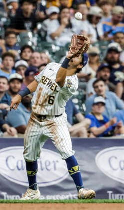 Milwaukee Brewers third baseman David Hamilton catches a pop foul hit by Colorado Rockies pinch hitter Brett Sullivan in the seventh inning of the MLB, Baseball Herren, USA game between the Colorado Rockies and the Milwaukee Brewers at American Family Field in Milwaukee, Wisconsin on Saturday July 25, 2026.  MIL20260725824 TANNENxMAURY